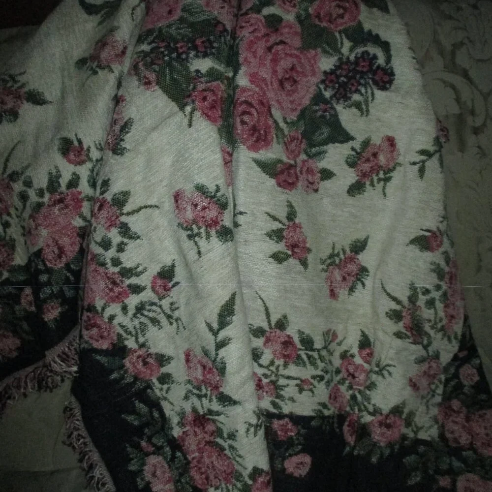 Weaved Rose Throw